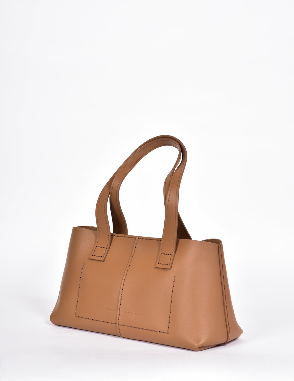 Shopper aus braunem Rindleder mit zwei Handriemen.