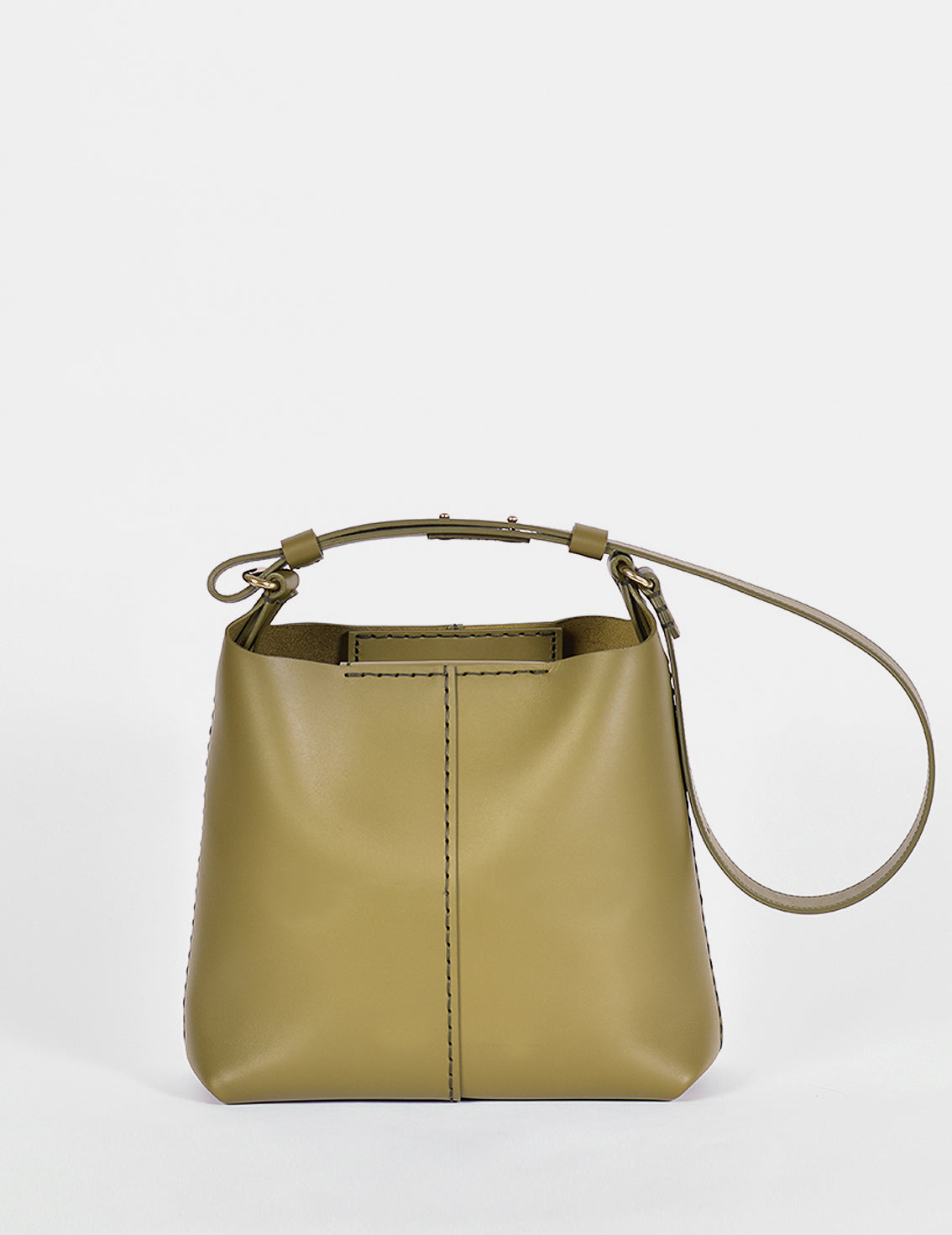Handgenähte Schultertasche aus olivgrünem Rindleder