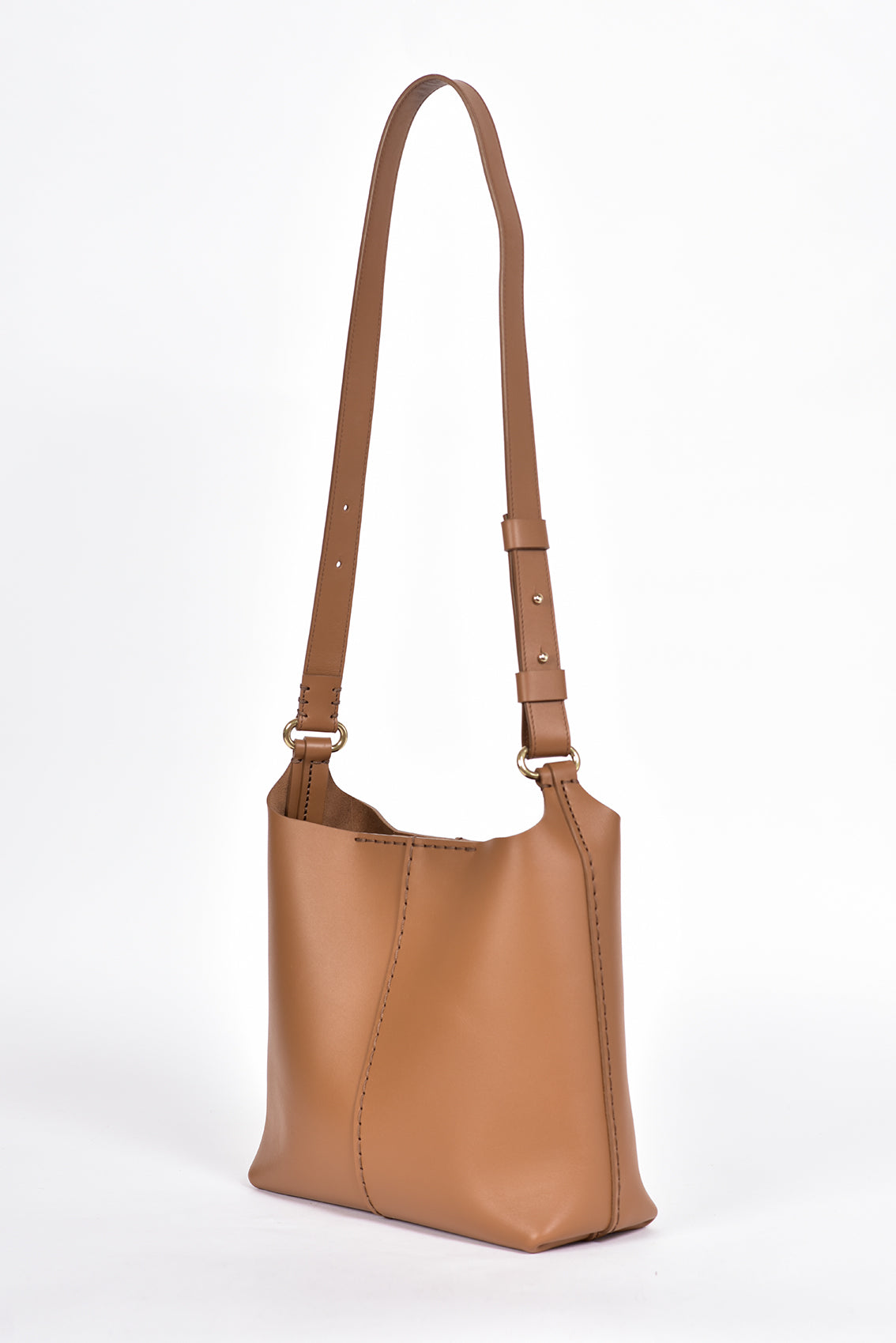 Handgenähte Schultertasche aus rotbraunem Rindleder