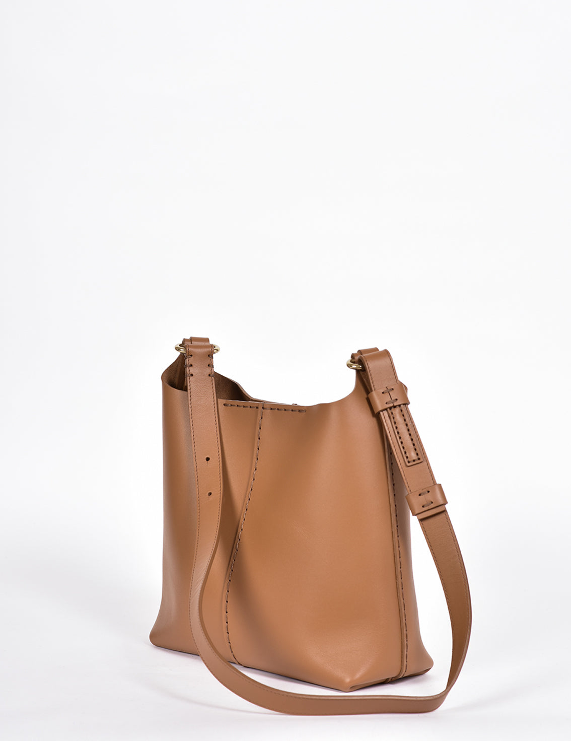 Handgenähte Schultertasche aus rotbraunem Rindleder