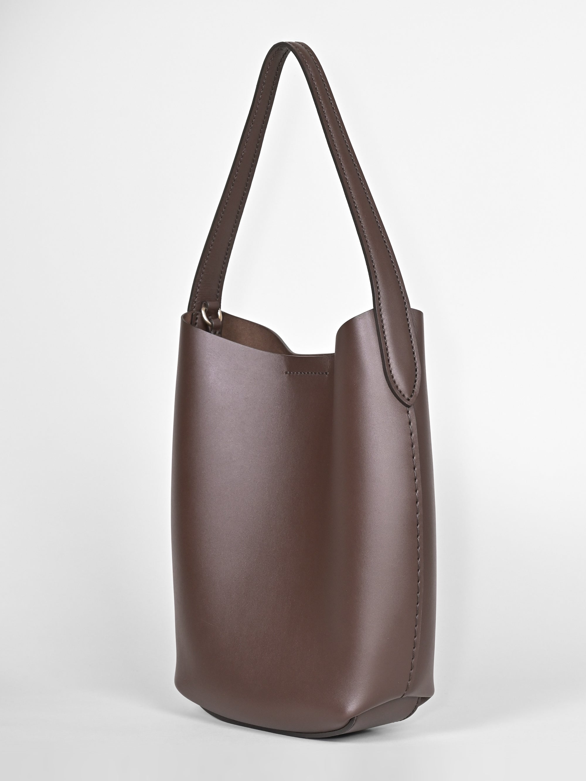 Shopper ORBIT – vollnarbiges Rindsleder – dunkelbraun