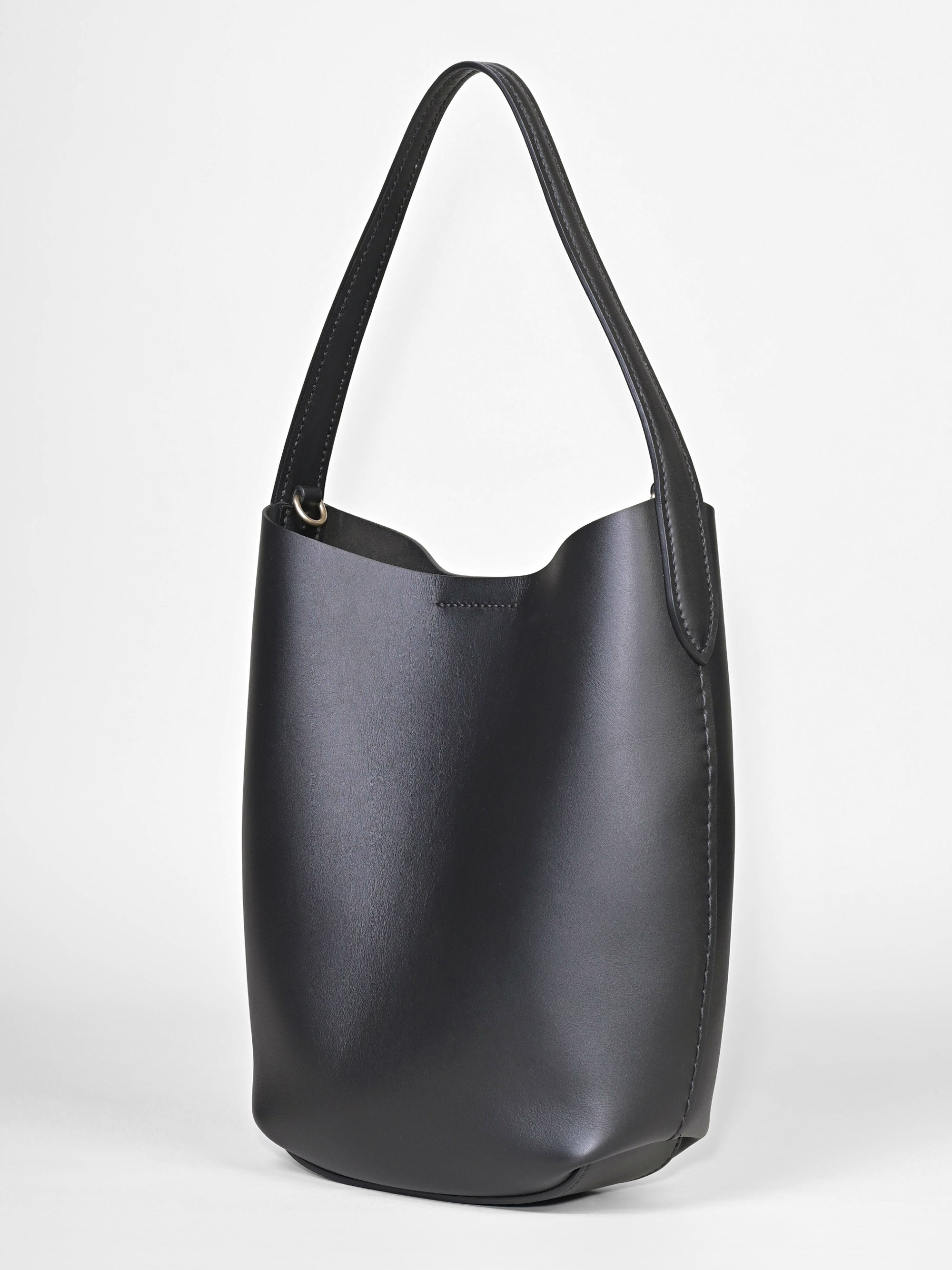 Shopper ORBIT – vollnarbiges Rindsleder – schwarz