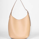 AVA Schultertasche aus Rindleder in Farbe Beach mit sichtbarer Handnaht