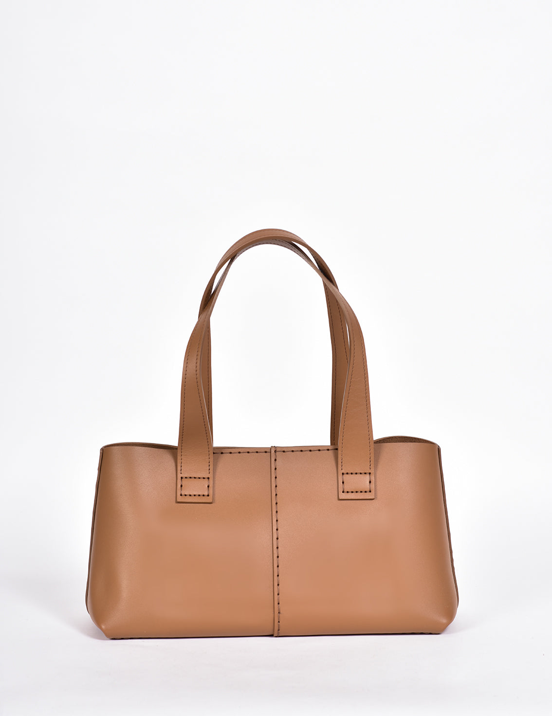 Shopper aus braunem Rindleder mit zwei Handriemen. 